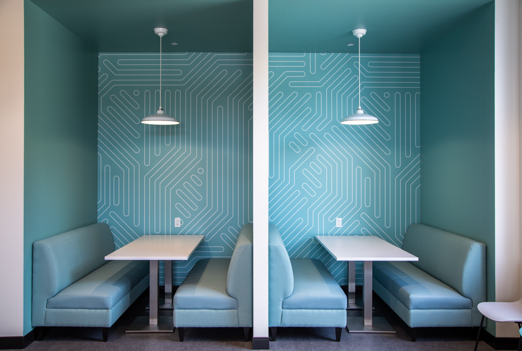 Image de marque du mobilier de bureau continental du campus PA Cyber ​​Greensburg