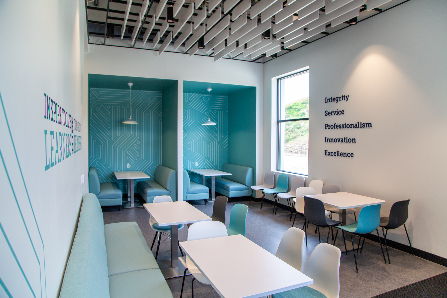 Image de marque du mobilier de bureau continental du campus PA Cyber ​​Greensburg