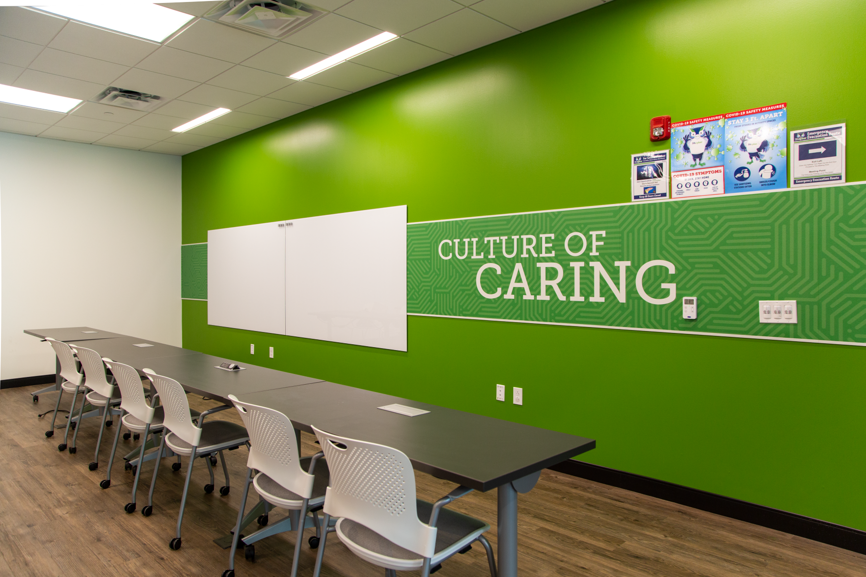 Image de marque du mobilier de bureau continental du campus PA Cyber ​​Greensburg