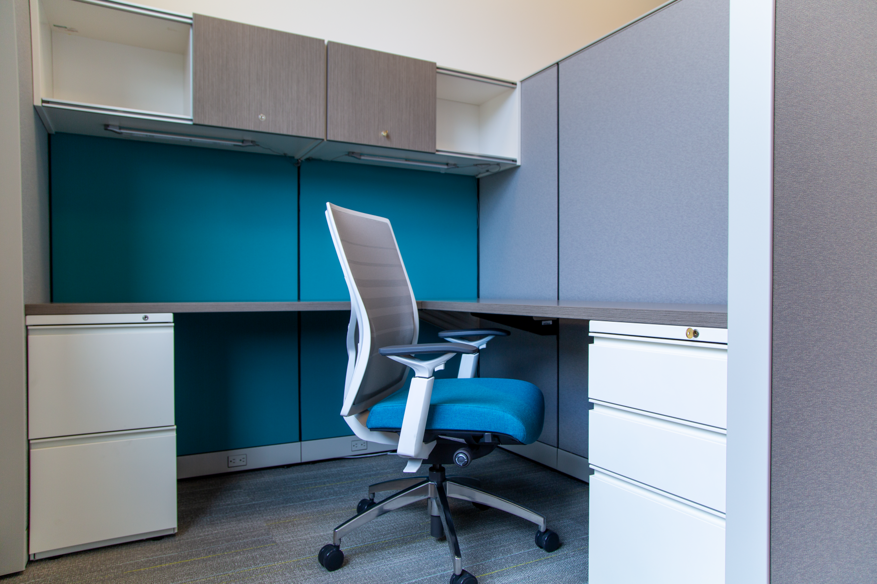 Image de marque du mobilier de bureau continental du campus PA Cyber ​​Greensburg
