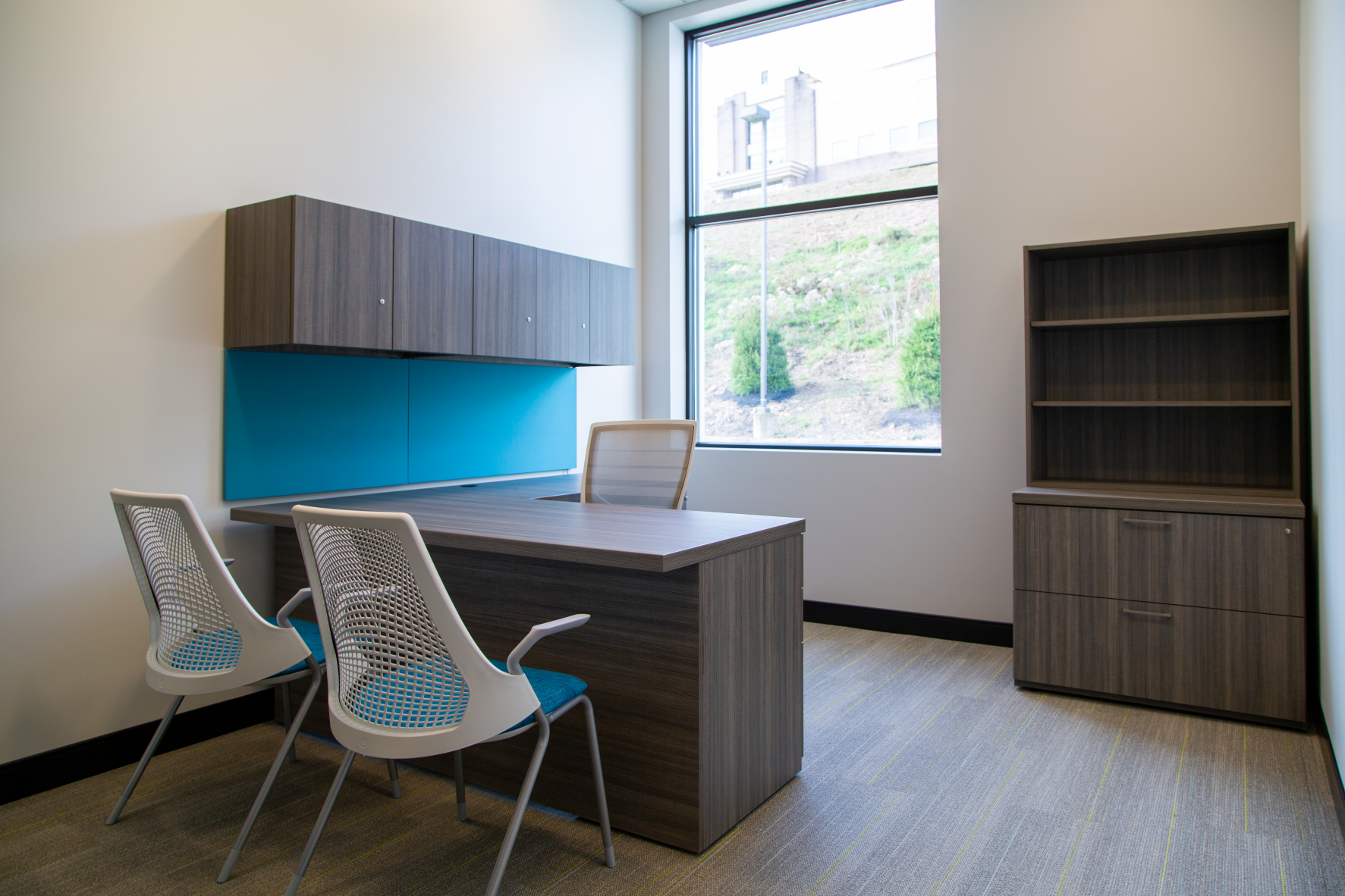 Image de marque du mobilier de bureau continental du campus PA Cyber ​​Greensburg