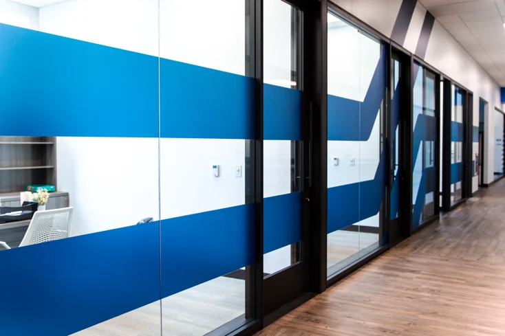 Image de marque du mobilier de bureau continental du campus PA Cyber ​​Greensburg