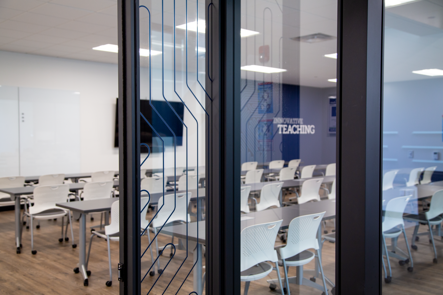 Image de marque du mobilier de bureau continental du campus PA Cyber ​​Greensburg