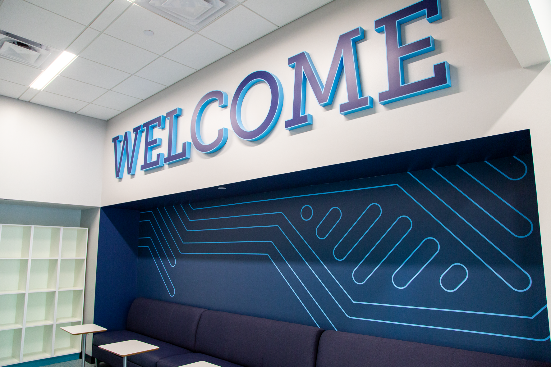 Image de marque du mobilier de bureau continental du campus PA Cyber ​​Greensburg