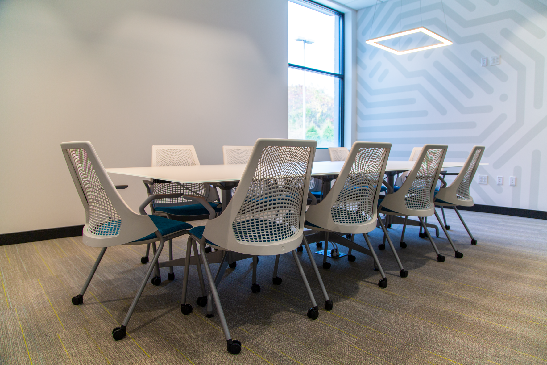 Image de marque du mobilier de bureau continental du campus PA Cyber ​​Greensburg