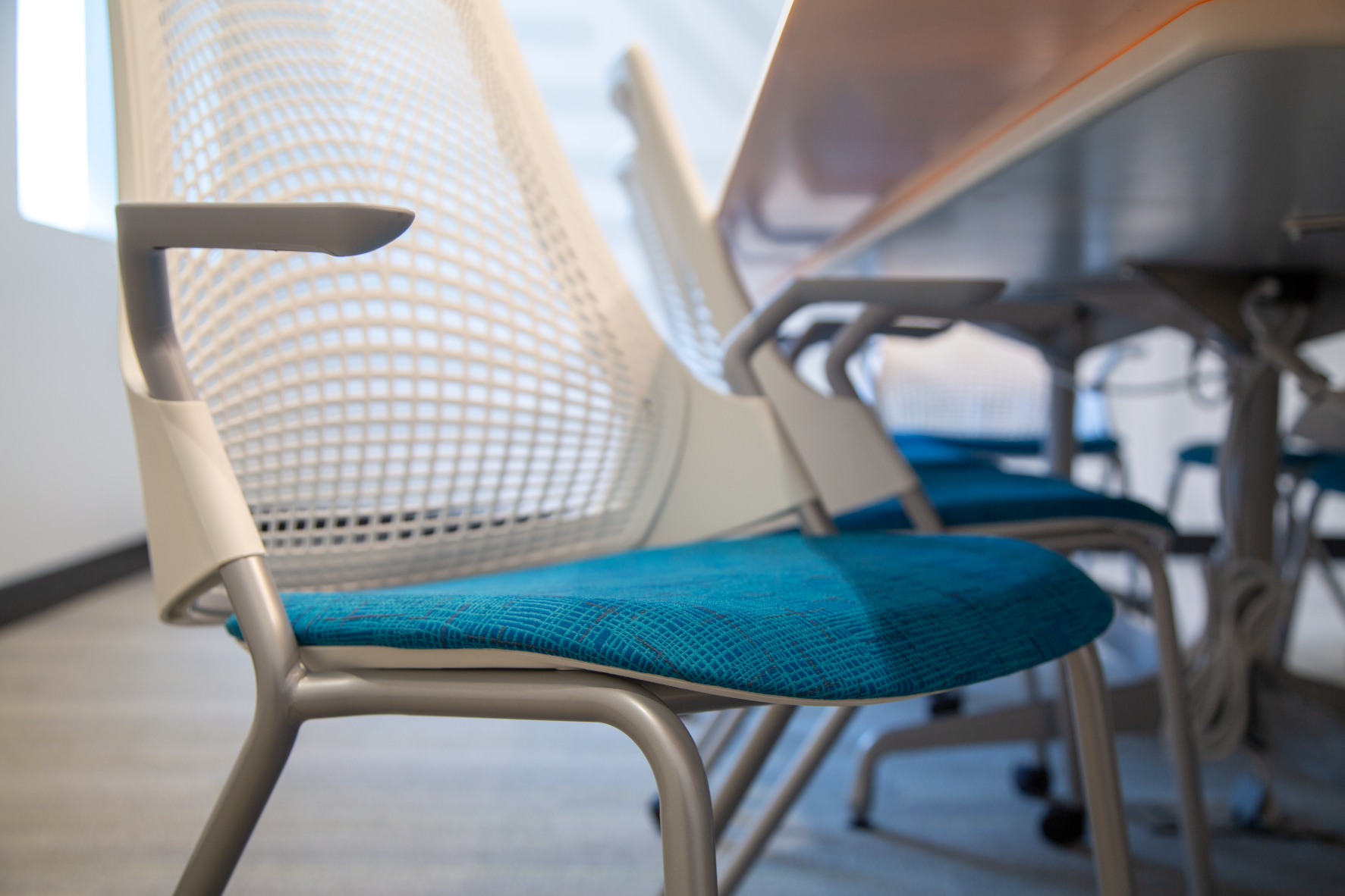 Image de marque du mobilier de bureau continental du campus PA Cyber ​​Greensburg