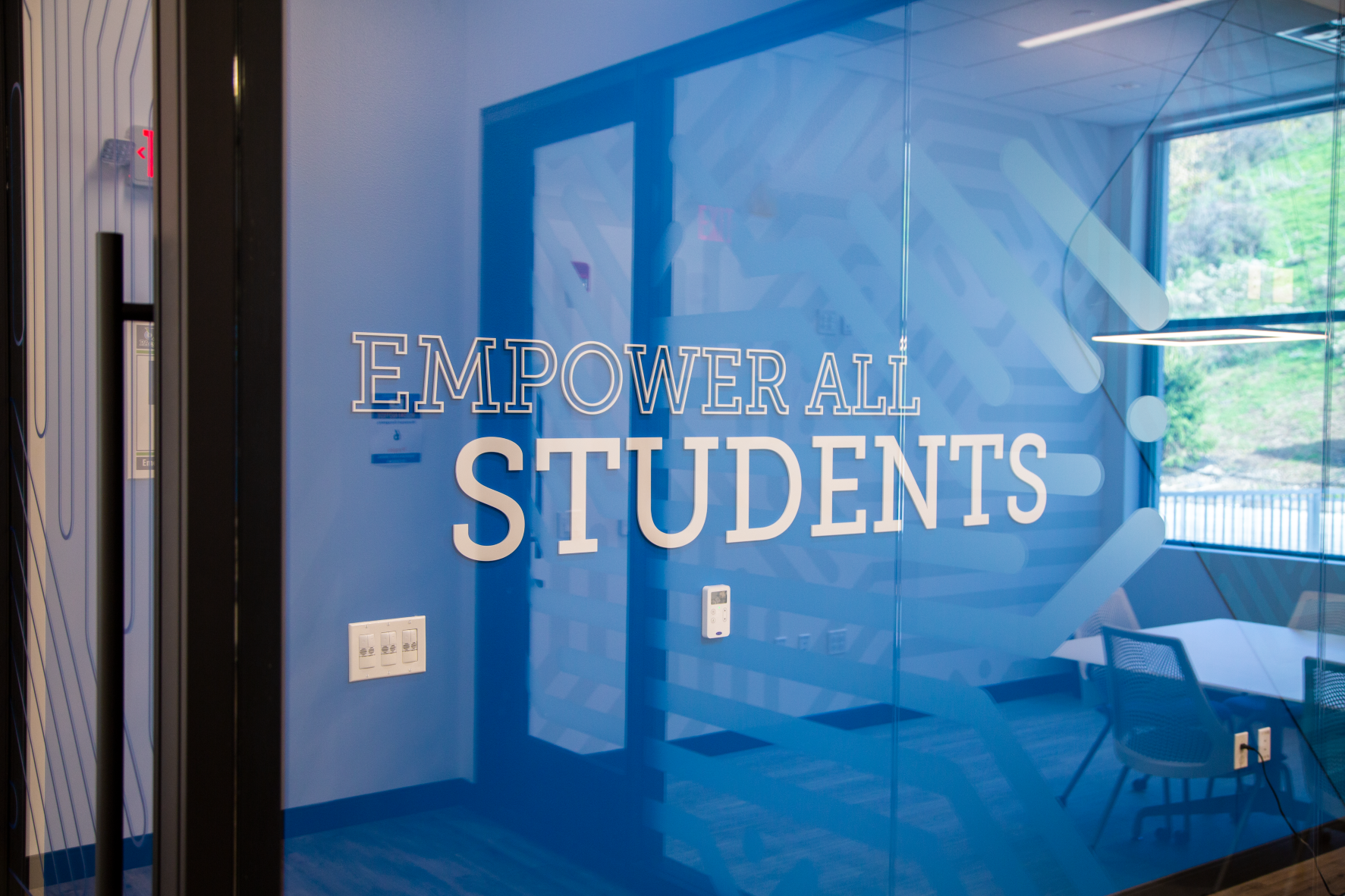 Image de marque du mobilier de bureau continental du campus PA Cyber ​​Greensburg