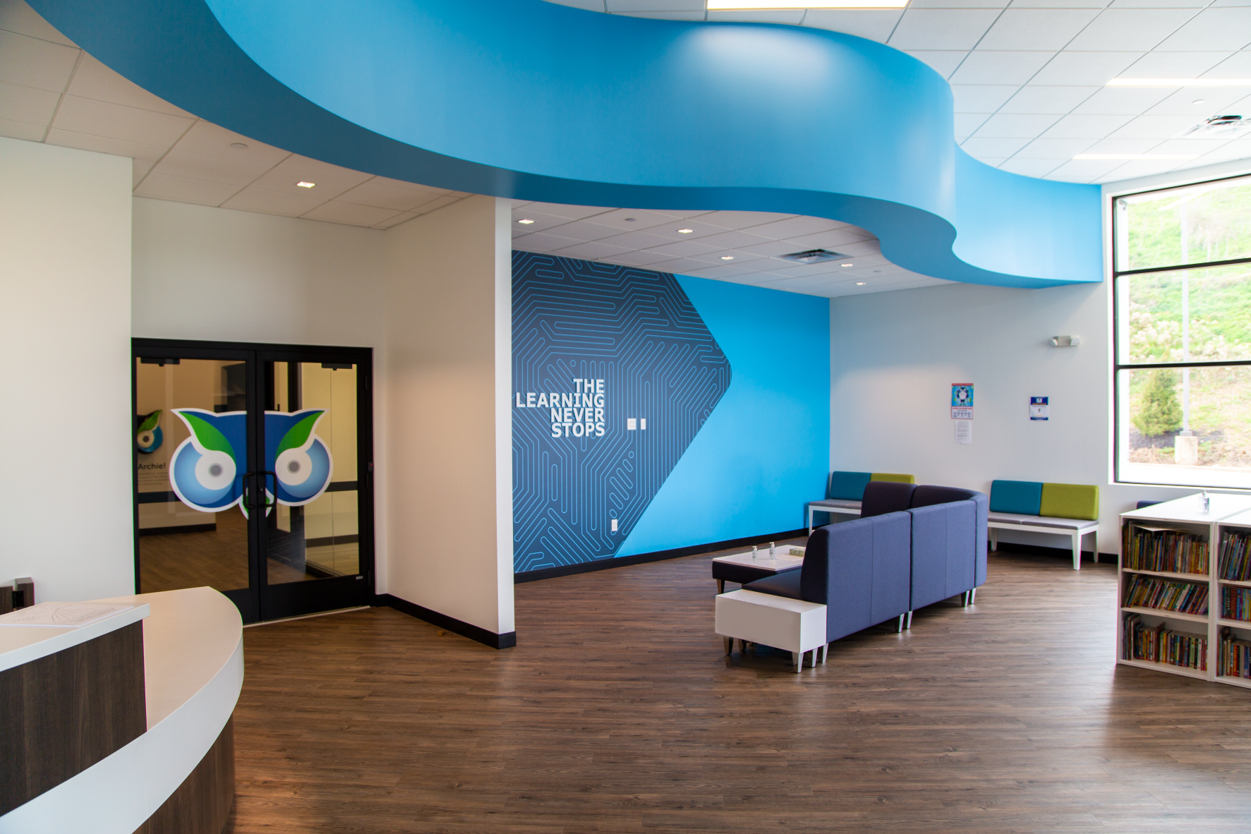 Image de marque du mobilier de bureau continental du campus PA Cyber ​​Greensburg