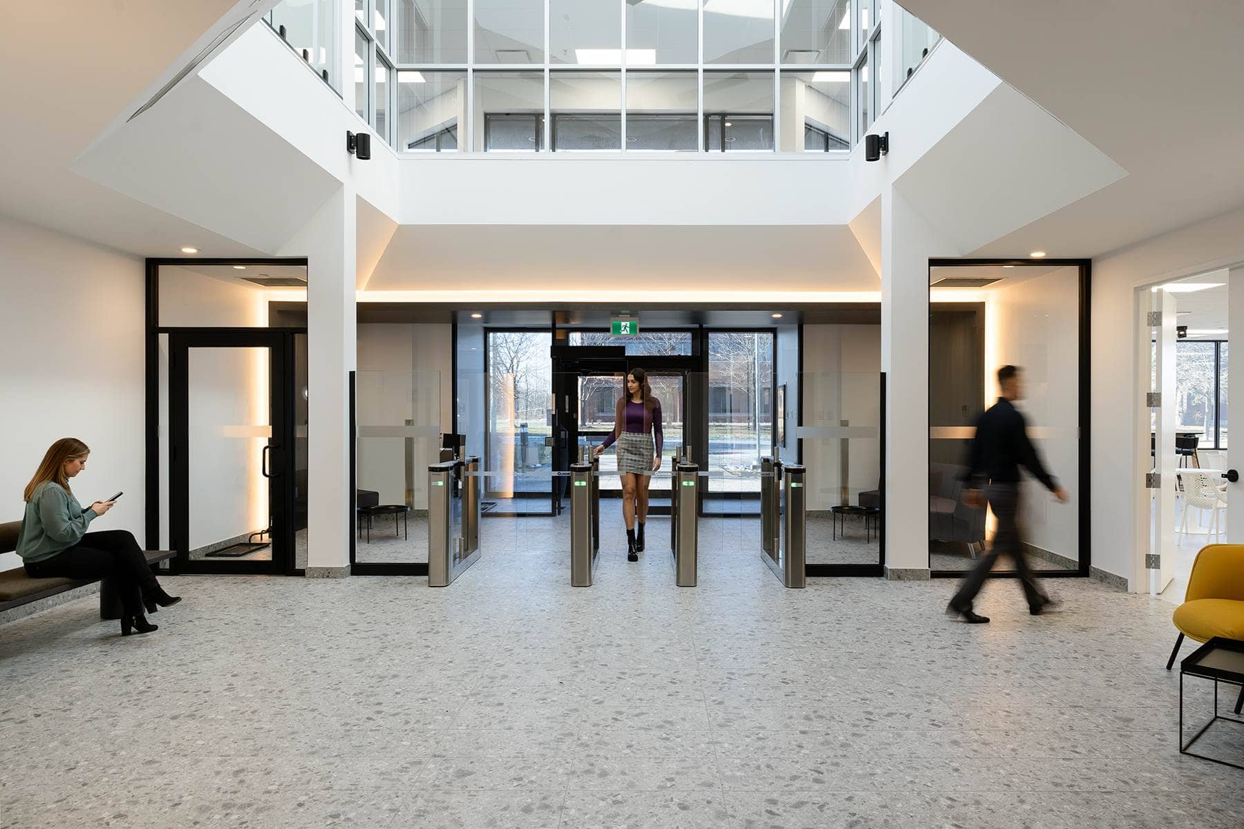 Hall d'entr&eacute;e avec lucarne centrale